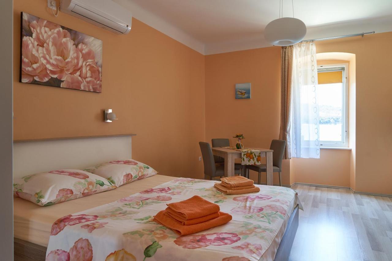 Apartments Nives Cres Exterior photo