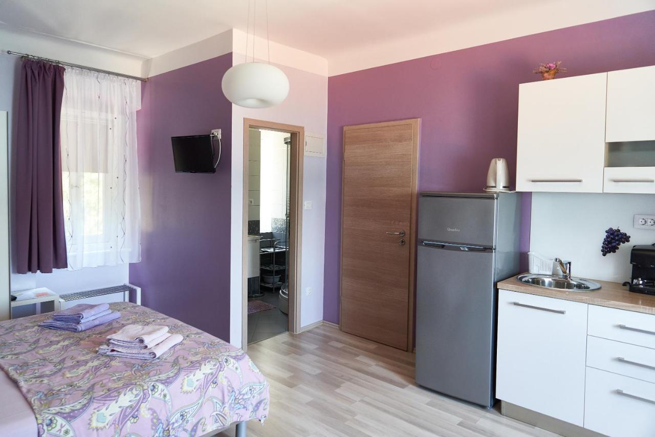 Apartments Nives Cres Exterior photo