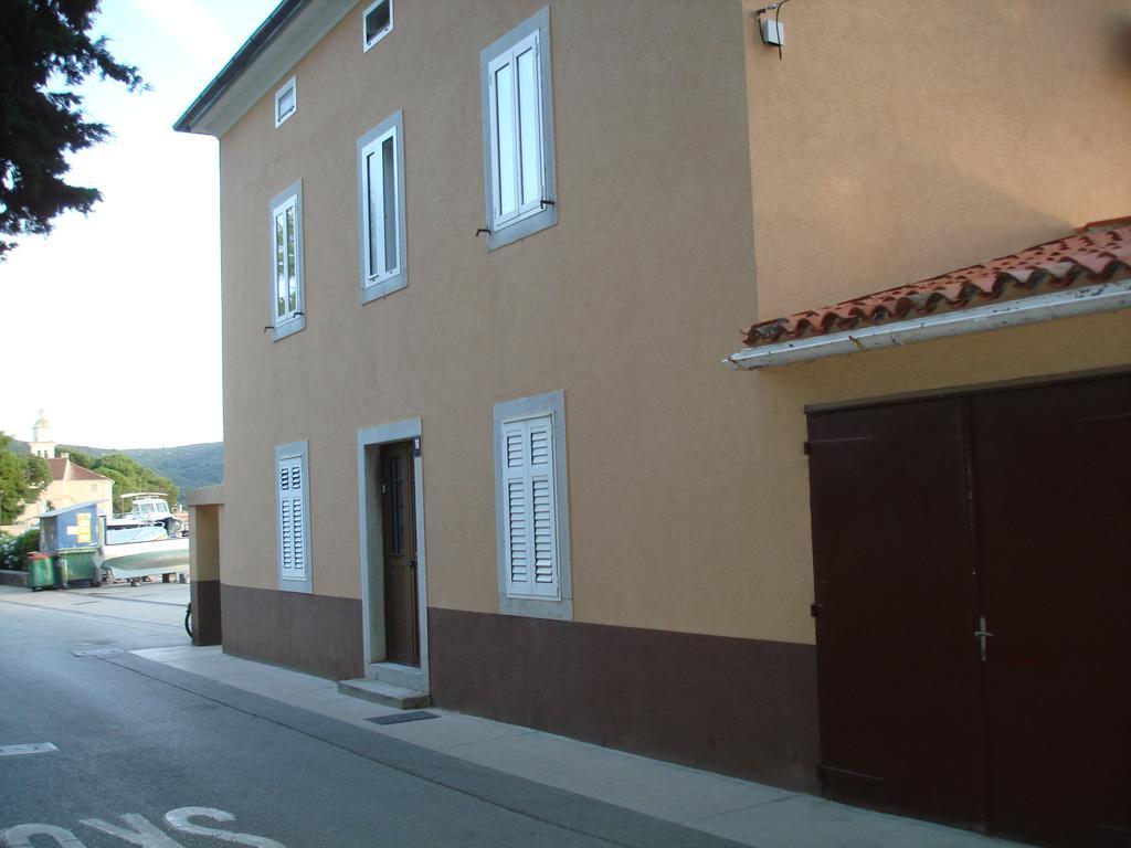 Apartments Nives Cres Exterior photo